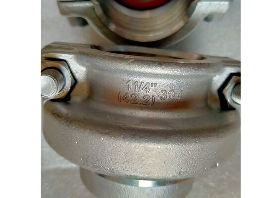 সিলিকন সিল রিং সহ টেকসই প্লাস্টিকের পাইপ এন্ড ক্যাপগুলি কার্যকরী সিলিং এবং পাইপের প্রান্তগুলি সুরক্ষার জন্য মেটাল রিংগুলিতে এমবেড করা